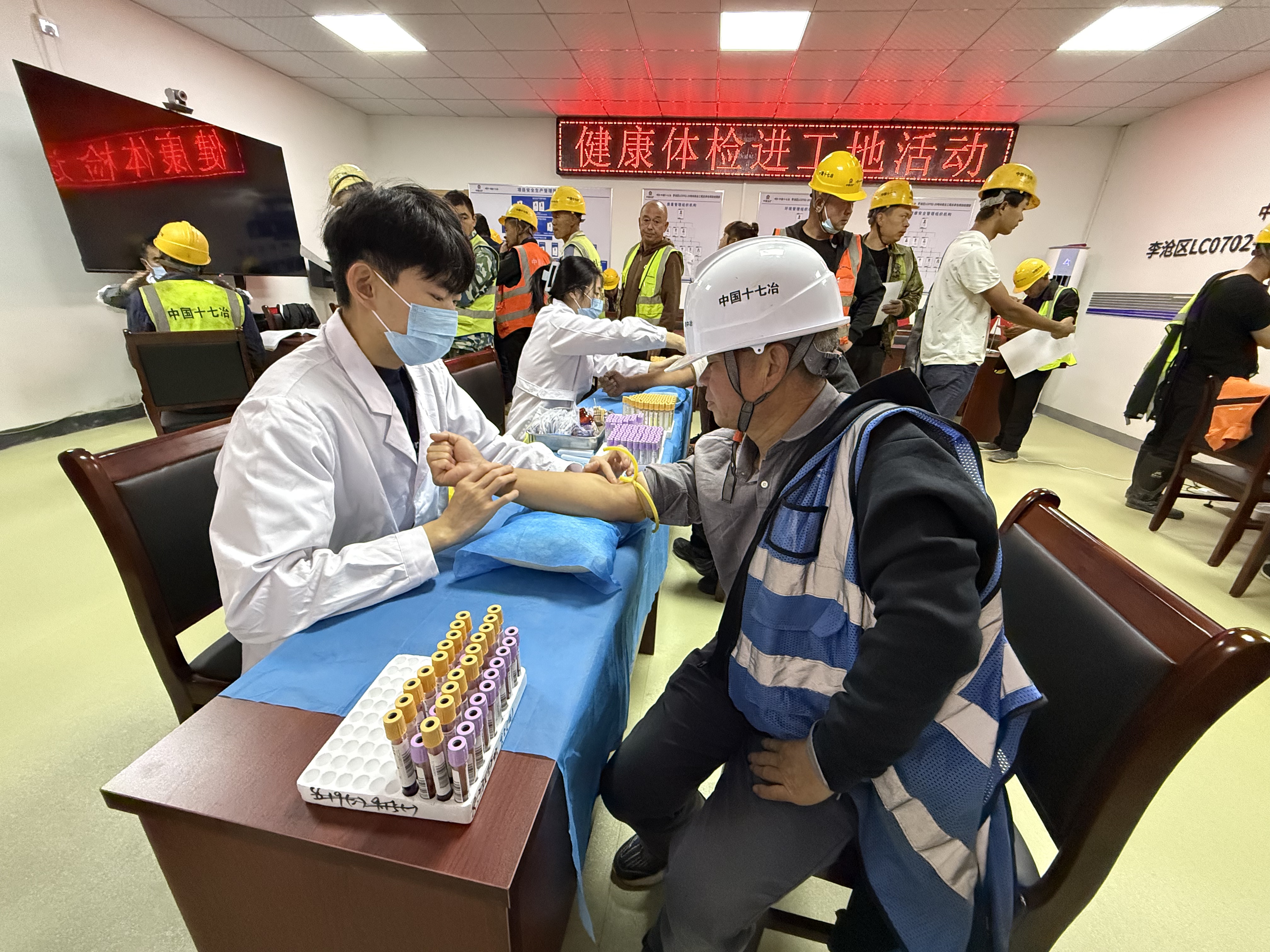 李沧区LC0702-20地块商业项目开展健康体检进工地活动2 李沧区LC0702-20地块商业项目开展健康体检进工地活动2